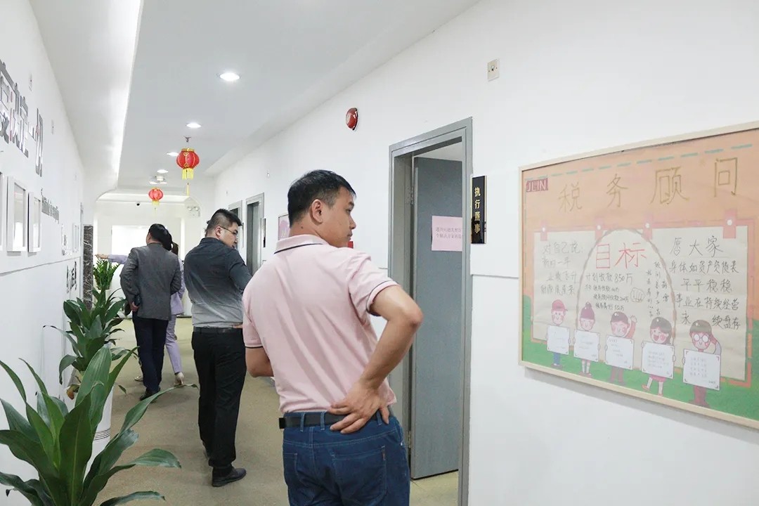 熱烈歡迎深圳市芯片行業(yè)協(xié)會(huì)蒞臨君林集團(tuán)交流座談！