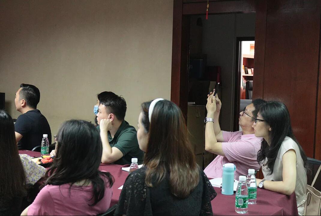 “兩會政策對企業(yè)利弊的分析”沙龍圓滿結(jié)束 “兩會政策對企業(yè)利弊的分析”沙龍圓滿結(jié)束