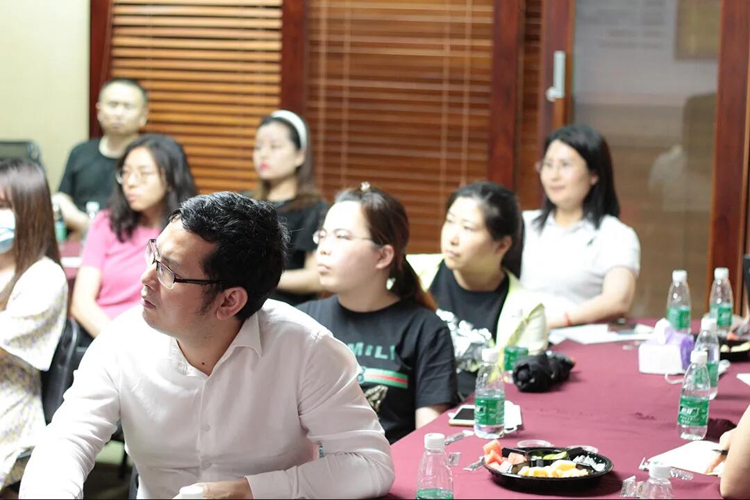 “兩會政策對企業(yè)利弊的分析”沙龍圓滿結(jié)束 “兩會政策對企業(yè)利弊的分析”沙龍圓滿結(jié)束